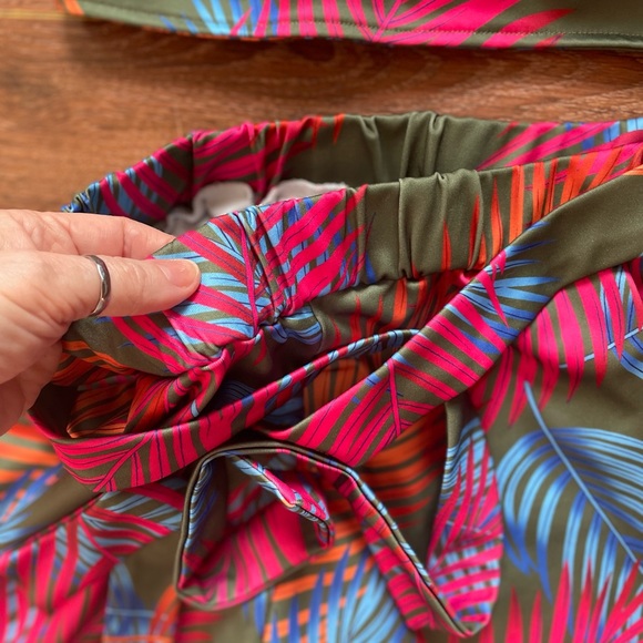 2 piece TROPICAL halter top with matching pants, medium - Picture 3 of 6